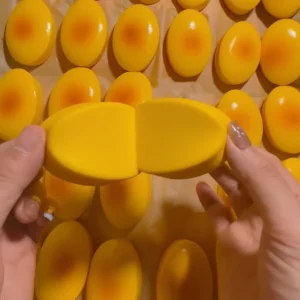 🍰 Cheesecake Squishy – Le Jouet Antistress qui Donne Faim (mais Ne Se Mange Pas) !